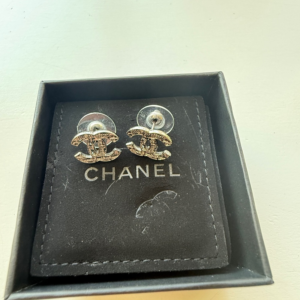 Chanel Classic CC Textured Silver Tone Stud Earrings With Box | Worn Twice - Picture 2 of 13